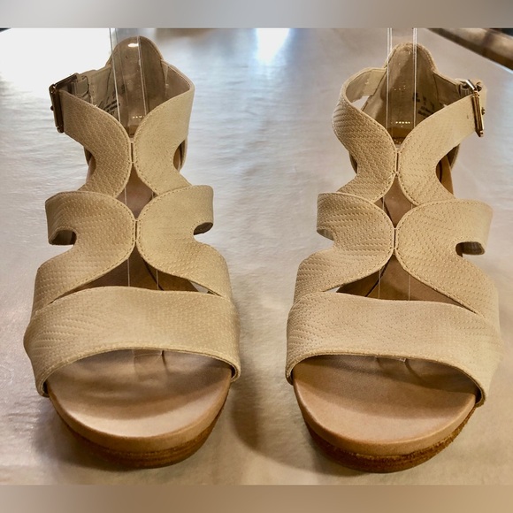 DR. SCHOLL’S Bailey Faux Suede Ankle Wedge Oyster NWOB (11M) - Picture 13 of 16